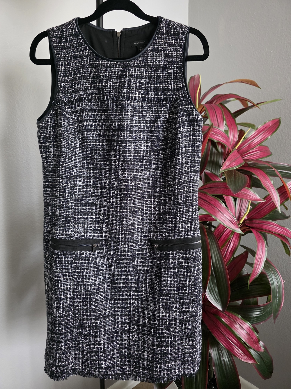2x1 BOGO Ann Taylor Tweed Sheath Dress Faux Leather Trim Zip Pockets Size6 Black - Picture 2 of 11